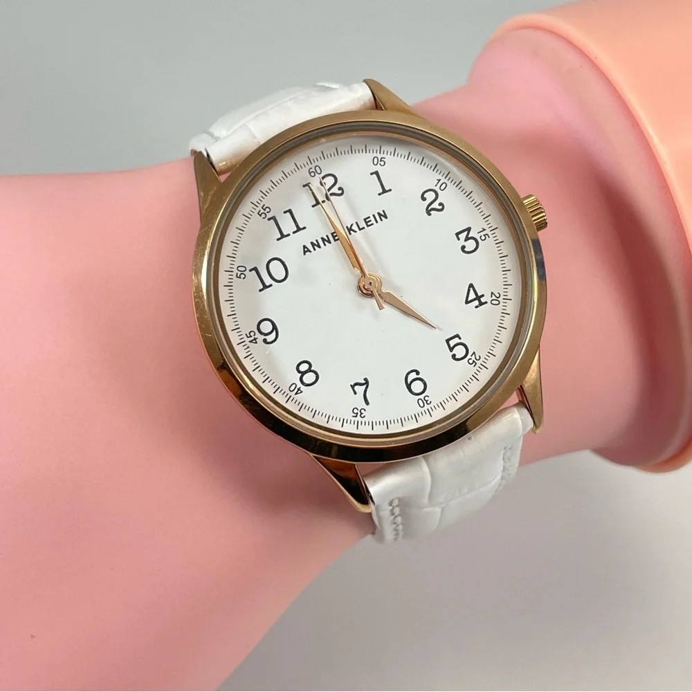 ANNE KLEIN WRIST WATCH GOLD TONE ROUND FACE WHITE LEATHER BAND EASY READ AK/3560